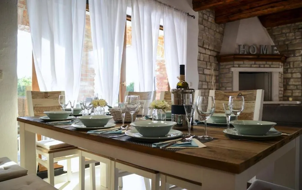Holiday House In Svetvincenat With Terrace, Air Conditioning, Wifi, Washing Machine 0*,  克罗地亚